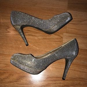 Gold/silver heels (GREAT for prom!)